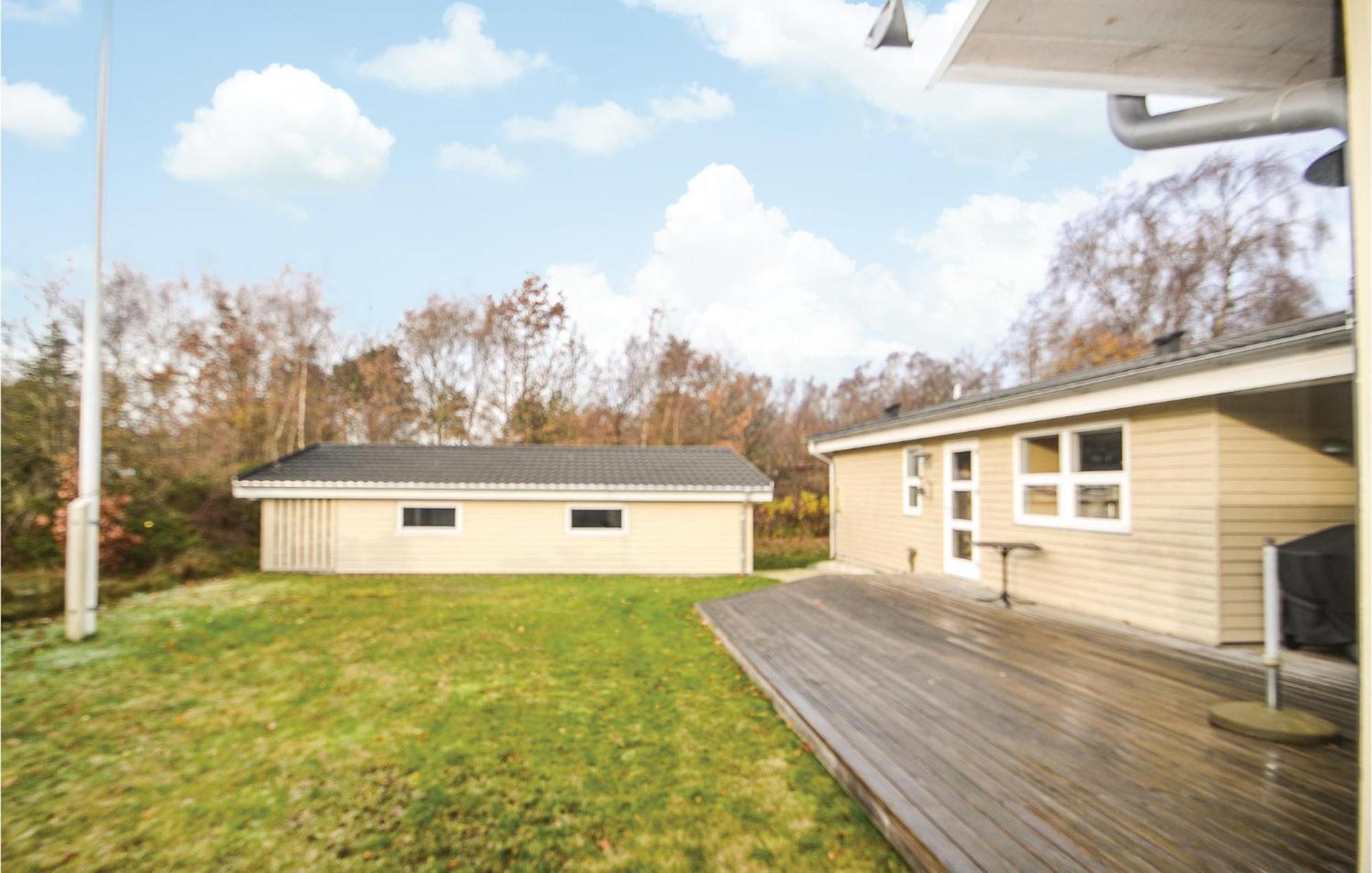 Amazing Home In Orsted With Kitchen Exterior foto